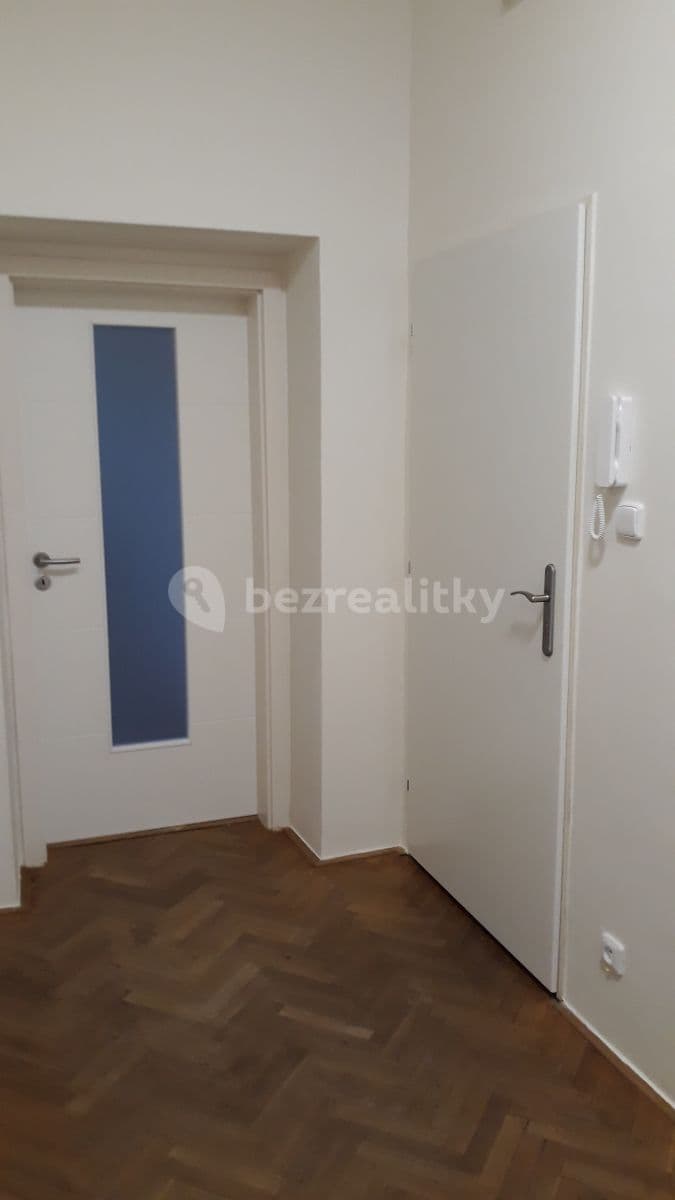 3 bedroom with open-plan kitchen flat to rent, 126 m², Šmejkalova, Brno, Jihomoravský Region 3 bedroom with open-plan kitchen flat to rent, 126 m², Šmejkalova, Brno, Jihomoravský Region