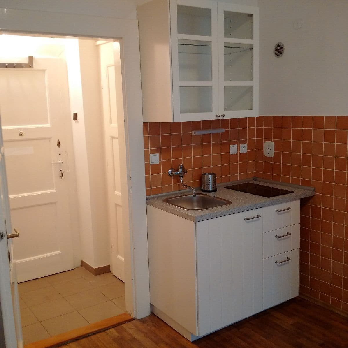 Studio flat to rent, 25 m², V Nových Vokovicích, Prague, Prague Studio flat to rent, 25 m², V Nových Vokovicích, Prague, Prague