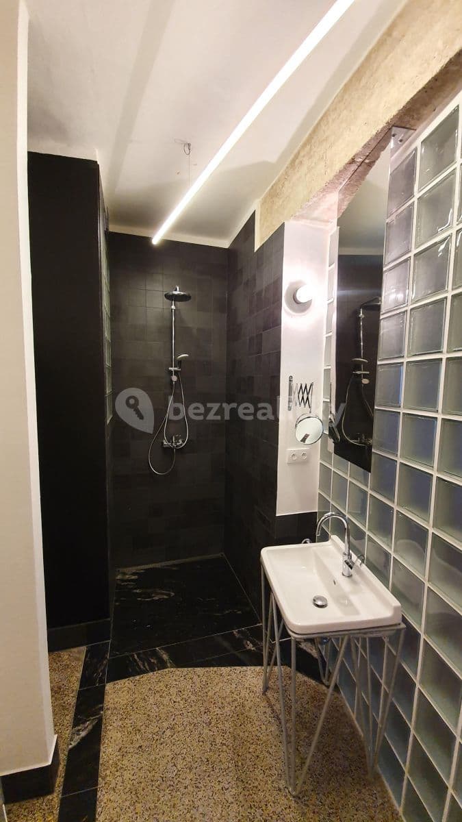 flat to rent, 70 m², Smetanovo nábřeží, Hradec Králové, Královéhradecký Region flat to rent, 70 m², Smetanovo nábřeží, Hradec Králové, Královéhradecký Region