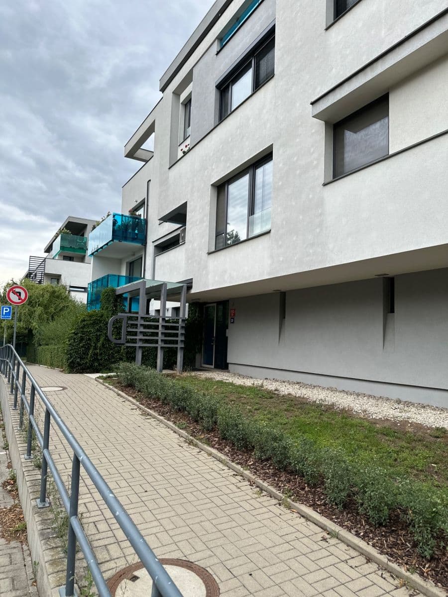 Studio flat to rent, 37 m², Nepomuckých, Prague, Prague Studio flat to rent, 37 m², Nepomuckých, Prague, Prague