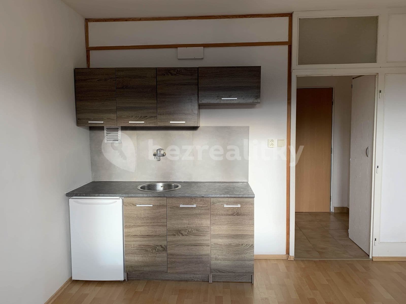 Small studio flat to rent, 20 m², Lomená, Karlovy Vary, Karlovarský Region