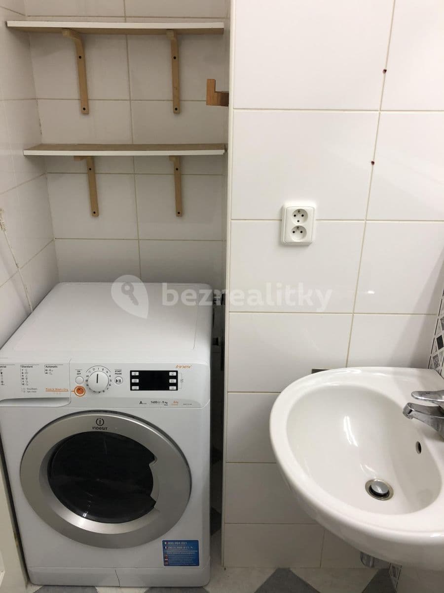 1 bedroom with open-plan kitchen flat to rent, 33 m², Mozartova, Prague, Prague 1 bedroom with open-plan kitchen flat to rent, 33 m², Mozartova, Prague, Prague