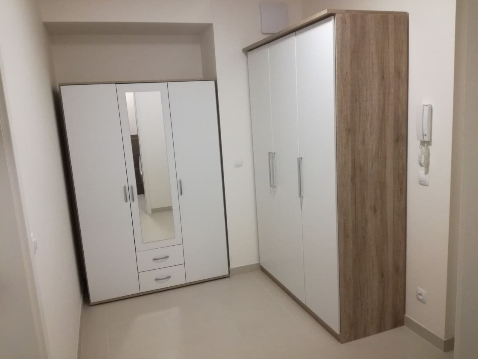1 bedroom with open-plan kitchen flat to rent, 60 m², Svatošových, Prague, Prague 1 bedroom with open-plan kitchen flat to rent, 60 m², Svatošových, Prague, Prague
