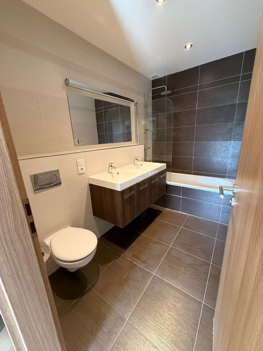 2 bedroom with open-plan kitchen flat to rent, 79 m², Bermanova, Prague, Prague 2 bedroom with open-plan kitchen flat to rent, 79 m², Bermanova, Prague, Prague