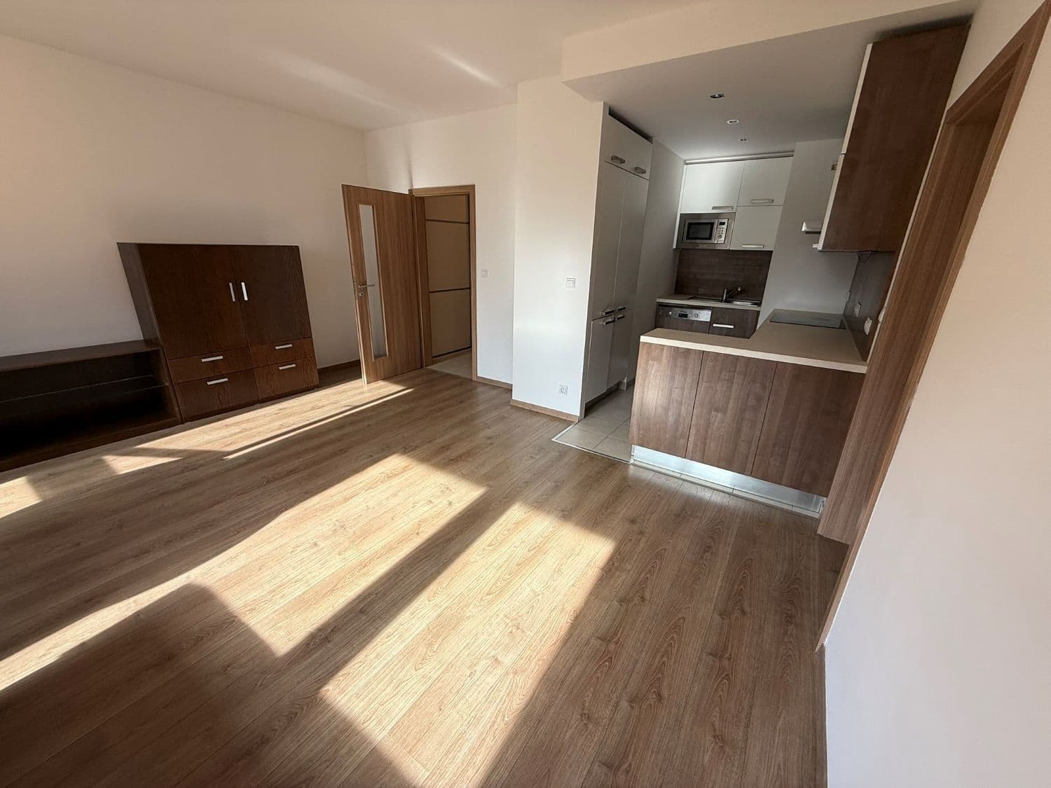 2 bedroom with open-plan kitchen flat to rent, 79 m², Bermanova, Prague, Prague 2 bedroom with open-plan kitchen flat to rent, 79 m², Bermanova, Prague, Prague