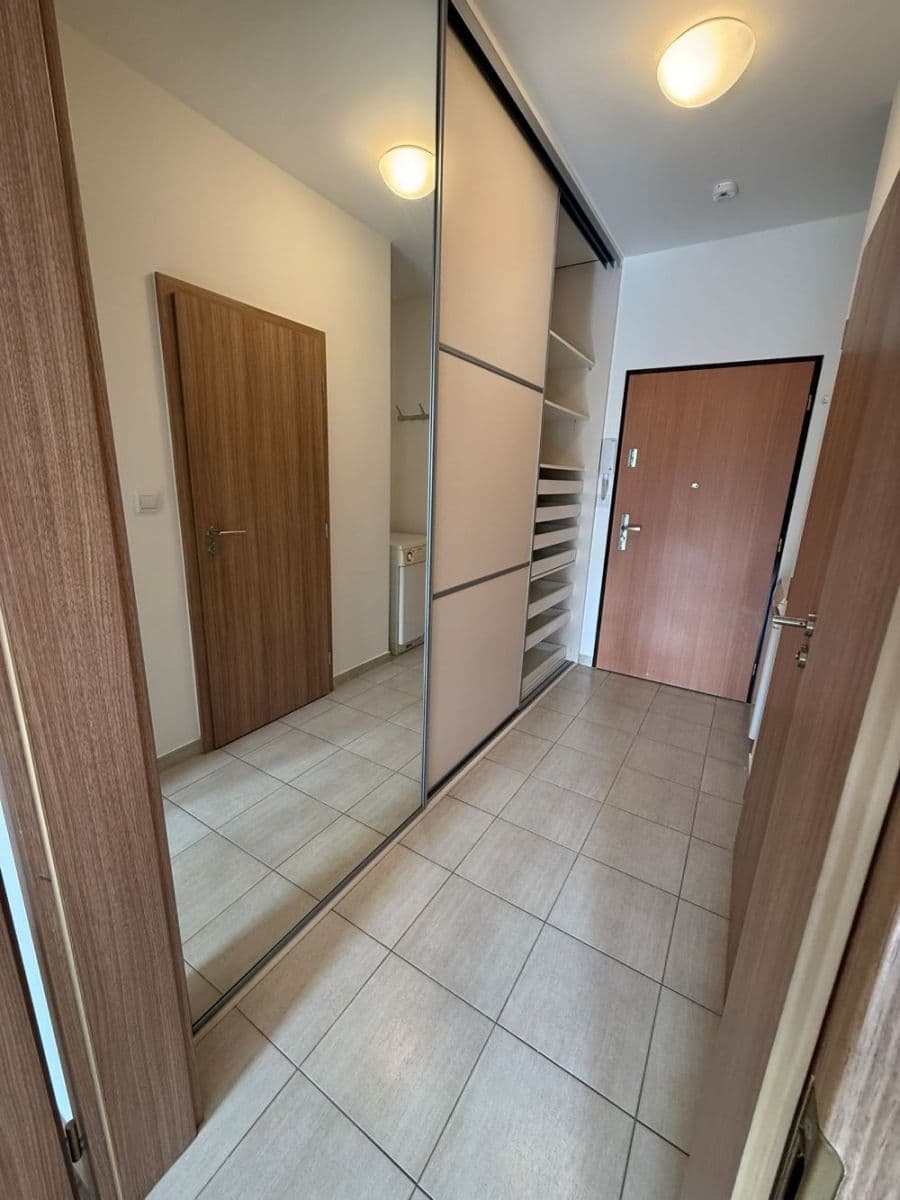 2 bedroom with open-plan kitchen flat to rent, 79 m², Bermanova, Prague, Prague 2 bedroom with open-plan kitchen flat to rent, 79 m², Bermanova, Prague, Prague