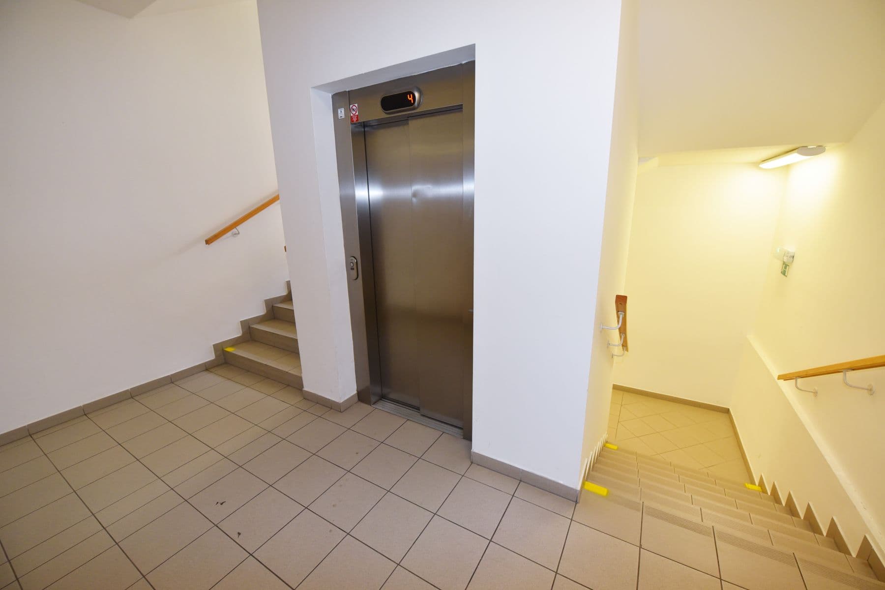 2 bedroom with open-plan kitchen flat to rent, 89 m², Za Valem, Prague, Prague 2 bedroom with open-plan kitchen flat to rent, 89 m², Za Valem, Prague, Prague