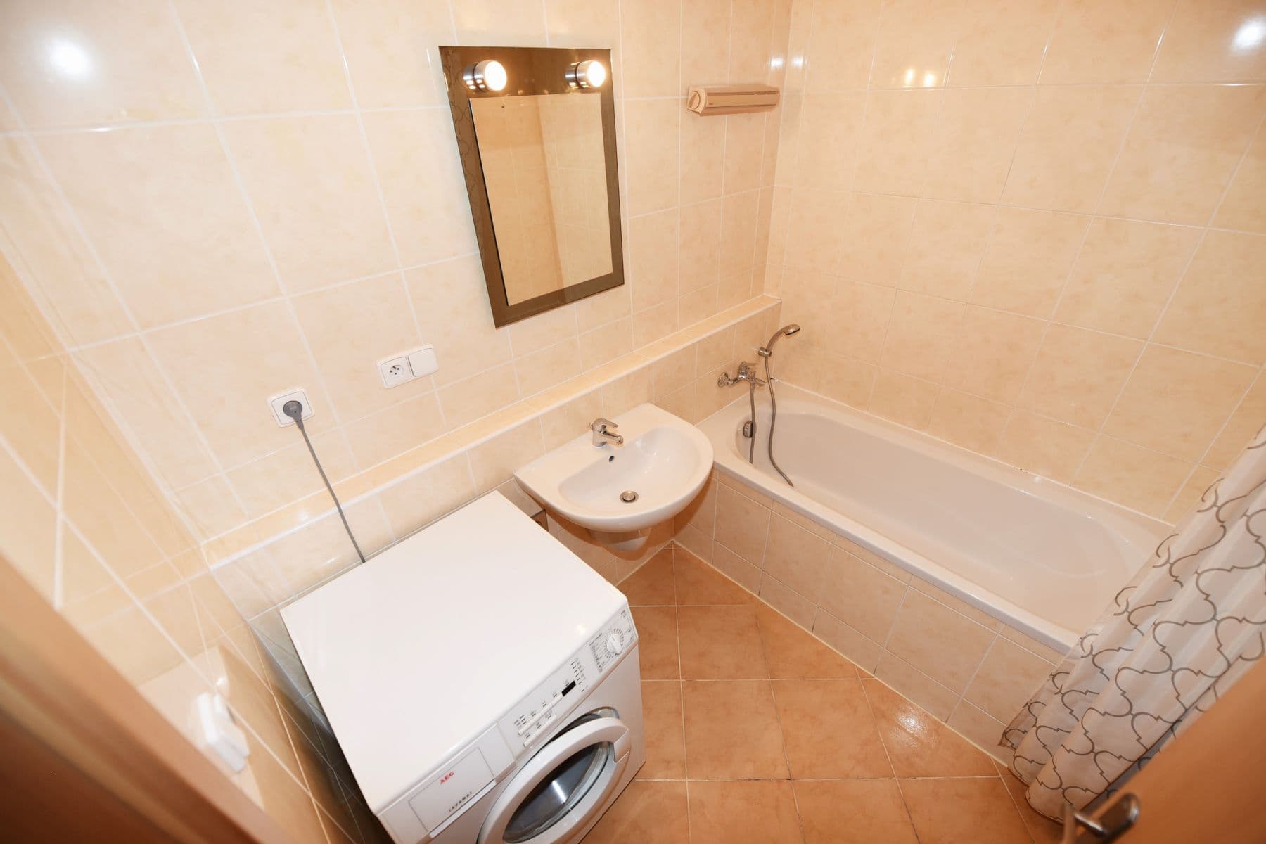 2 bedroom with open-plan kitchen flat to rent, 89 m², Za Valem, Prague, Prague 2 bedroom with open-plan kitchen flat to rent, 89 m², Za Valem, Prague, Prague