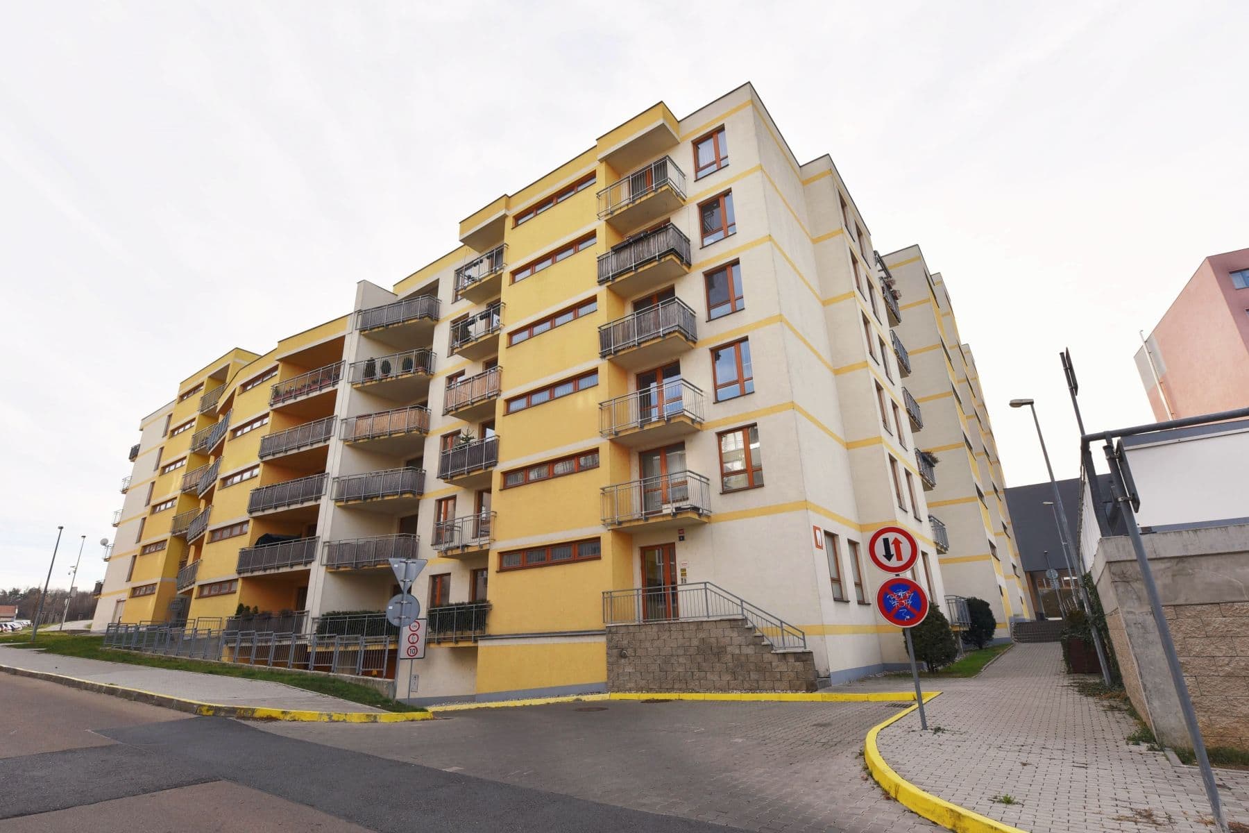 2 bedroom with open-plan kitchen flat to rent, 89 m², Za Valem, Prague, Prague 2 bedroom with open-plan kitchen flat to rent, 89 m², Za Valem, Prague, Prague