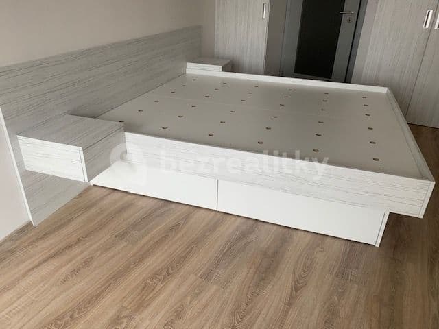 1 bedroom with open-plan kitchen flat to rent, 58 m², Husova, Pardubice, Pardubický Region 1 bedroom with open-plan kitchen flat to rent, 58 m², Husova, Pardubice, Pardubický Region