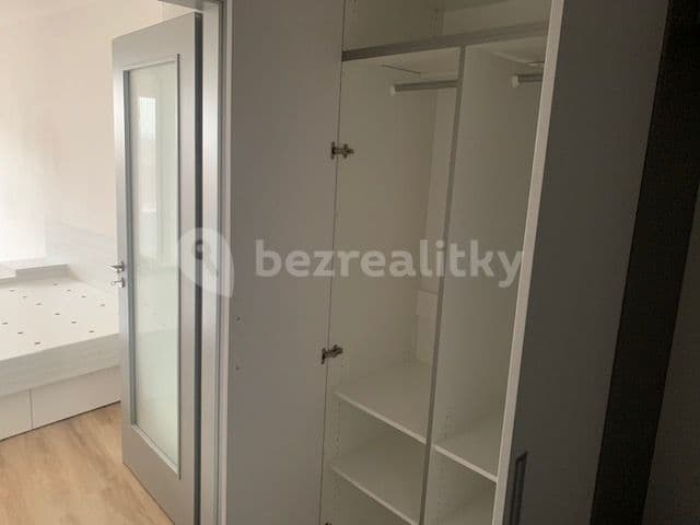 1 bedroom with open-plan kitchen flat to rent, 58 m², Husova, Pardubice, Pardubický Region 1 bedroom with open-plan kitchen flat to rent, 58 m², Husova, Pardubice, Pardubický Region