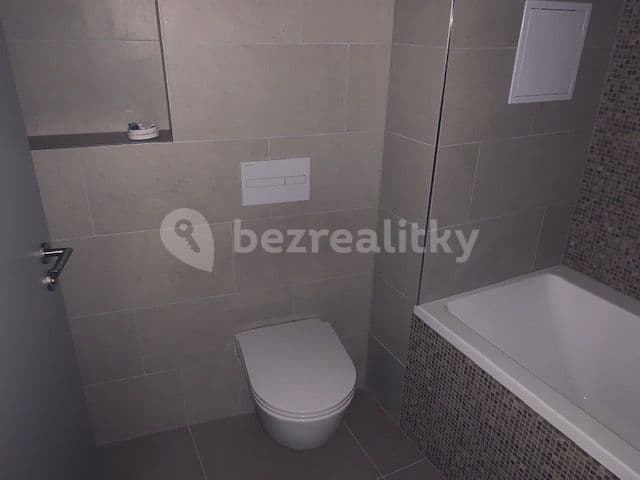 1 bedroom with open-plan kitchen flat to rent, 58 m², Husova, Pardubice, Pardubický Region 1 bedroom with open-plan kitchen flat to rent, 58 m², Husova, Pardubice, Pardubický Region