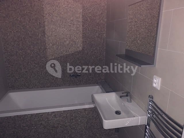 1 bedroom with open-plan kitchen flat to rent, 58 m², Husova, Pardubice, Pardubický Region 1 bedroom with open-plan kitchen flat to rent, 58 m², Husova, Pardubice, Pardubický Region