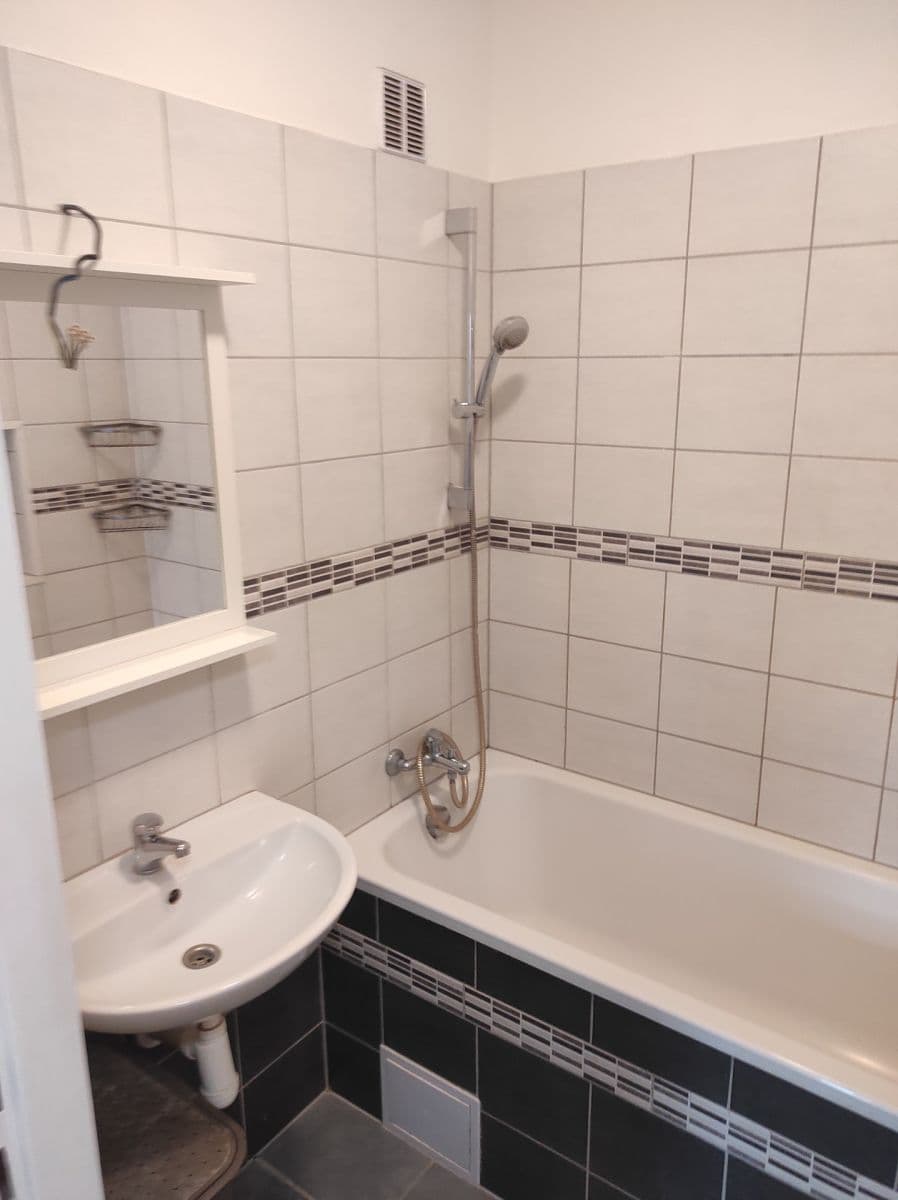 3 bedroom flat to rent, 60 m², K Lipám, Prague, Prague 3 bedroom flat to rent, 60 m², K Lipám, Prague, Prague
