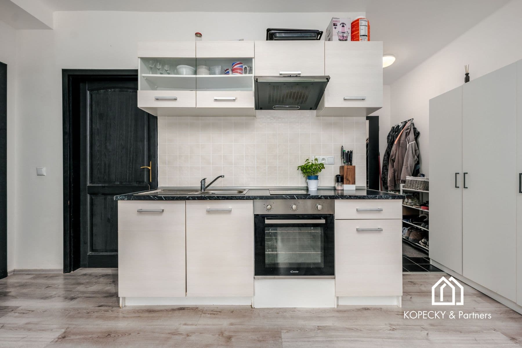 1 bedroom with open-plan kitchen flat to rent, 60 m², Moravanská, Prague, Prague 1 bedroom with open-plan kitchen flat to rent, 60 m², Moravanská, Prague, Prague