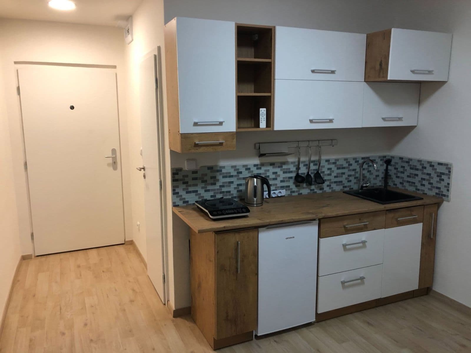 Studio flat to rent, 17 m², Peroutkova, Prague, Prague Studio flat to rent, 17 m², Peroutkova, Prague, Prague