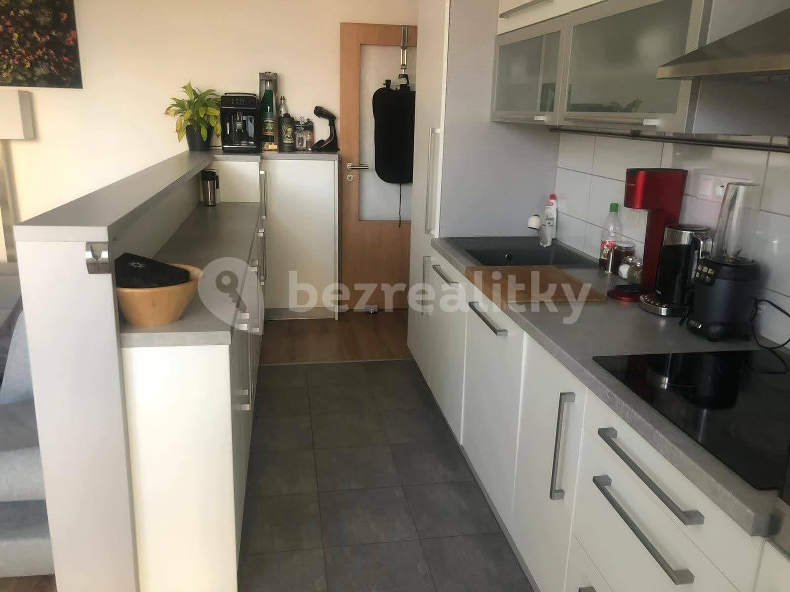 1 bedroom with open-plan kitchen flat to rent, 44 m², U Uhříněveské Obory, Prague, Prague 1 bedroom with open-plan kitchen flat to rent, 44 m², U Uhříněveské Obory, Prague, Prague