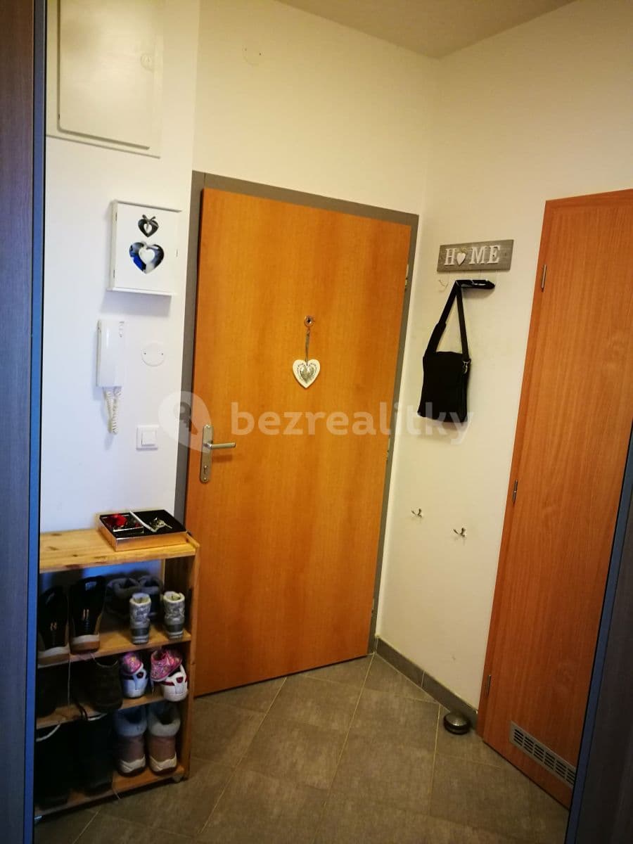 1 bedroom with open-plan kitchen flat to rent, 44 m², U Uhříněveské Obory, Prague, Prague 1 bedroom with open-plan kitchen flat to rent, 44 m², U Uhříněveské Obory, Prague, Prague