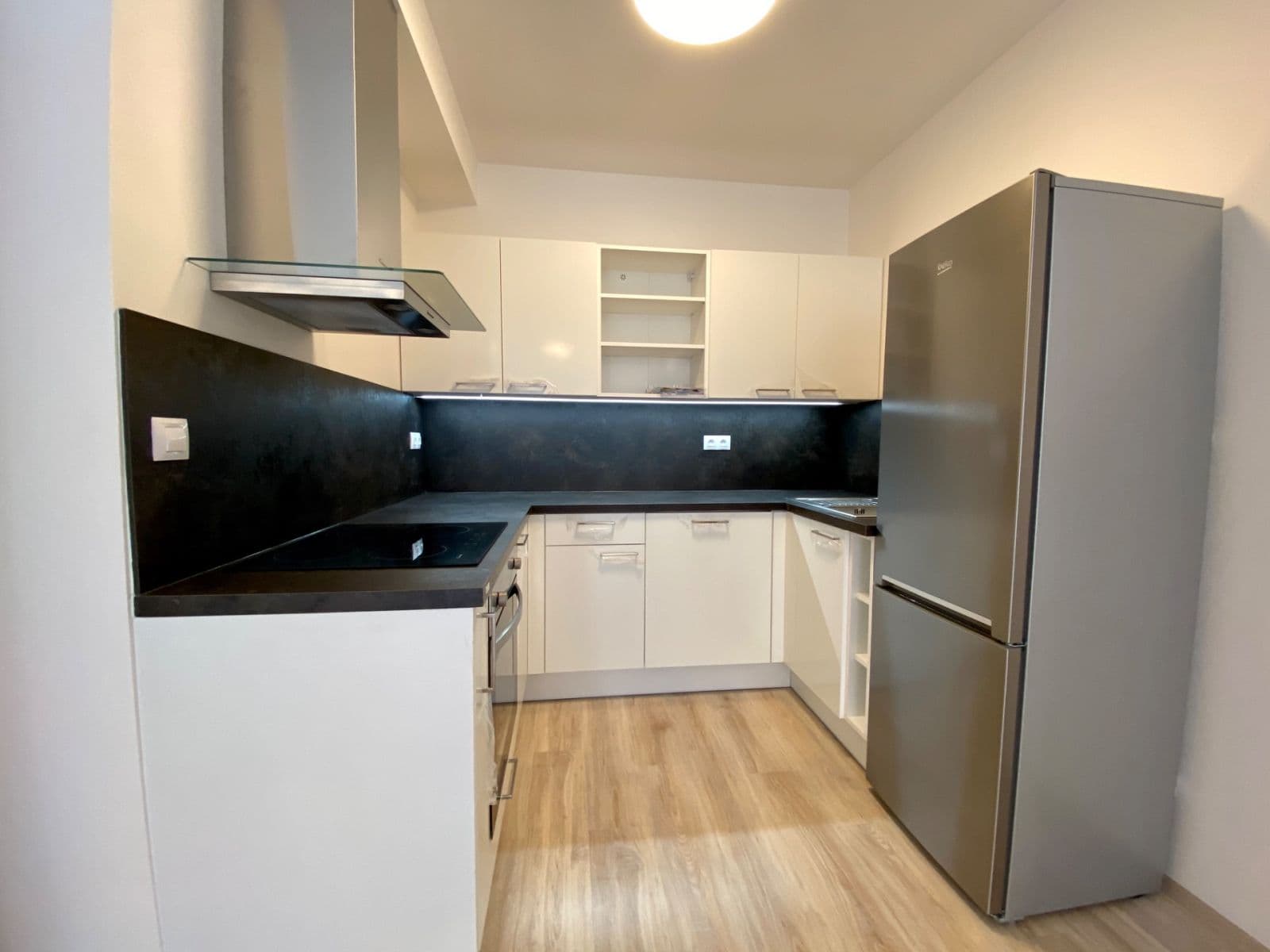 2 bedroom with open-plan kitchen flat to rent, 75 m², Tupolevova, Prague, Prague 2 bedroom with open-plan kitchen flat to rent, 75 m², Tupolevova, Prague, Prague