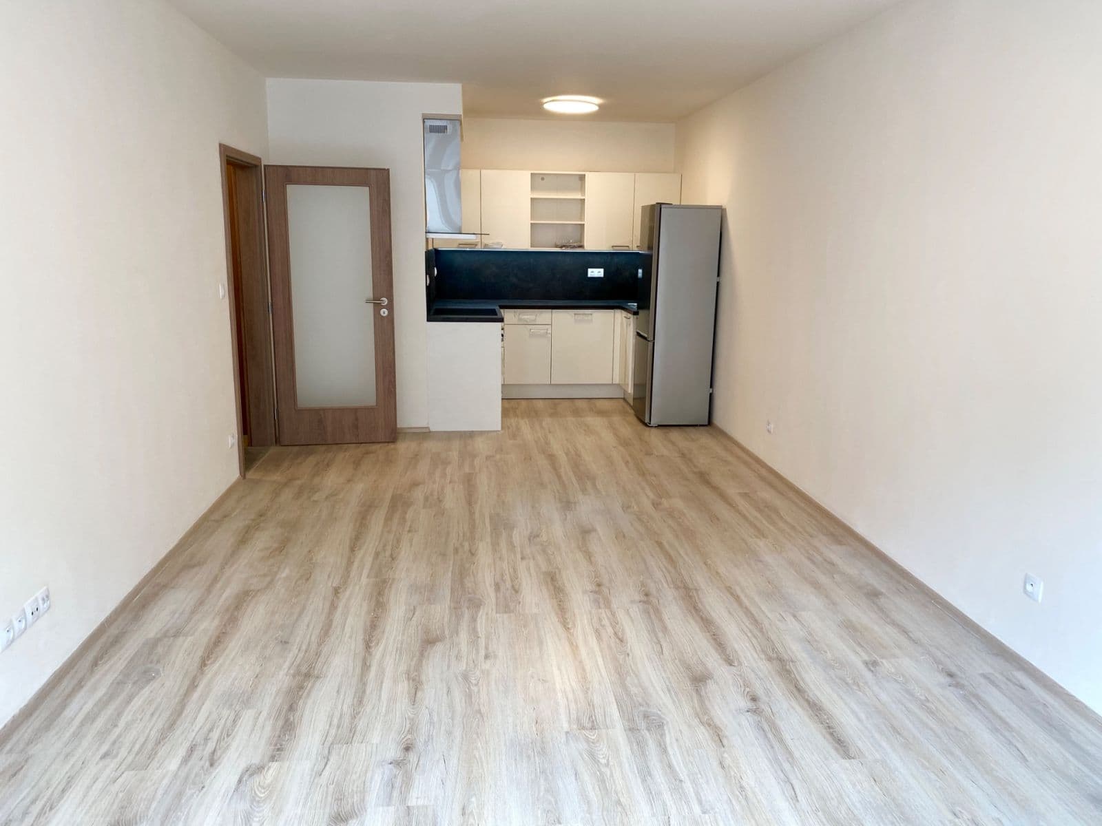 2 bedroom with open-plan kitchen flat to rent, 75 m², Tupolevova, Prague, Prague 2 bedroom with open-plan kitchen flat to rent, 75 m², Tupolevova, Prague, Prague