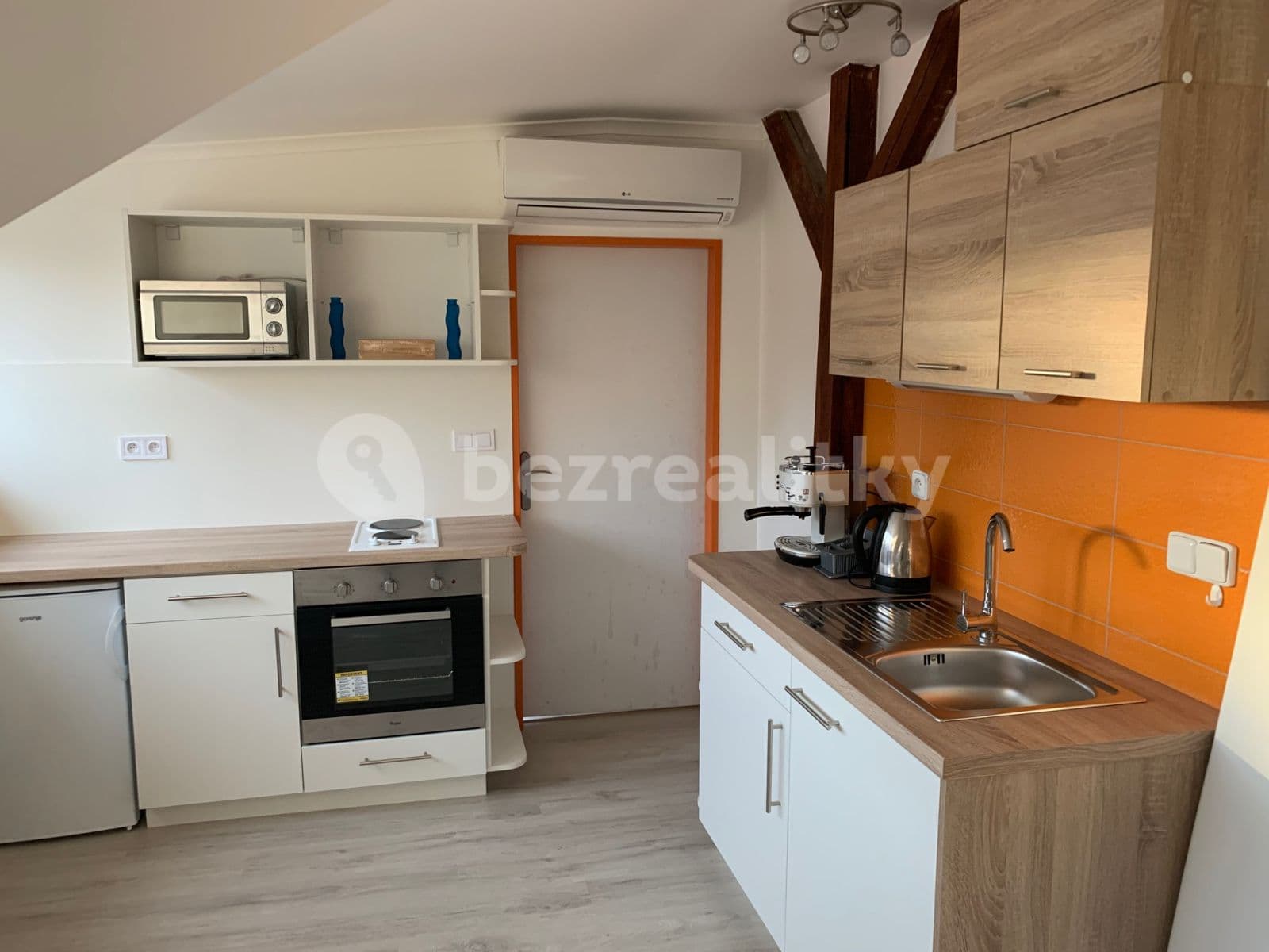 2 bedroom with open-plan kitchen flat to rent, 60 m², Jeremiášova, Prague, Prague 2 bedroom with open-plan kitchen flat to rent, 60 m², Jeremiášova, Prague, Prague