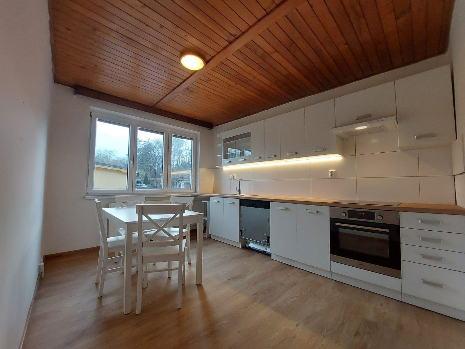 5 bedroom flat to rent, 87 m², U Schodů, Prague, Prague 5 bedroom flat to rent, 87 m², U Schodů, Prague, Prague