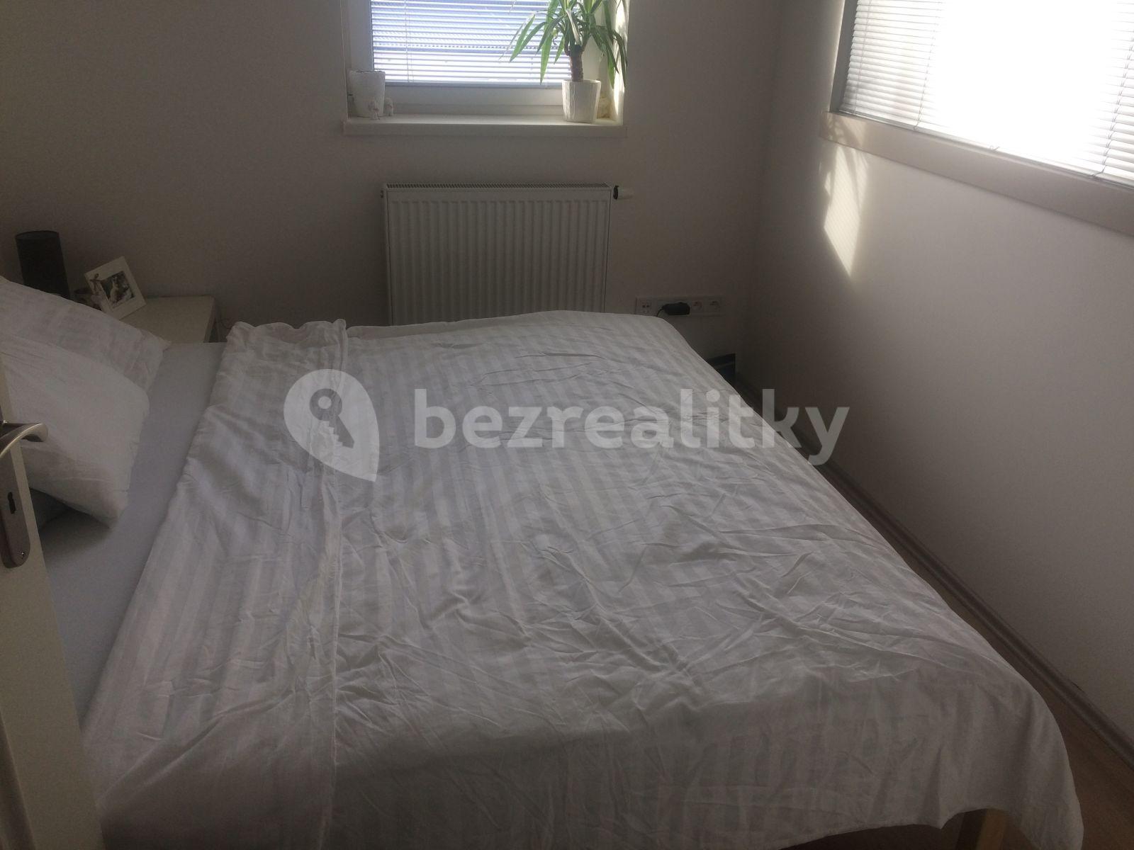 1 bedroom with open-plan kitchen flat to rent, 45 m², U Uhříněveské obory, Prague, Prague