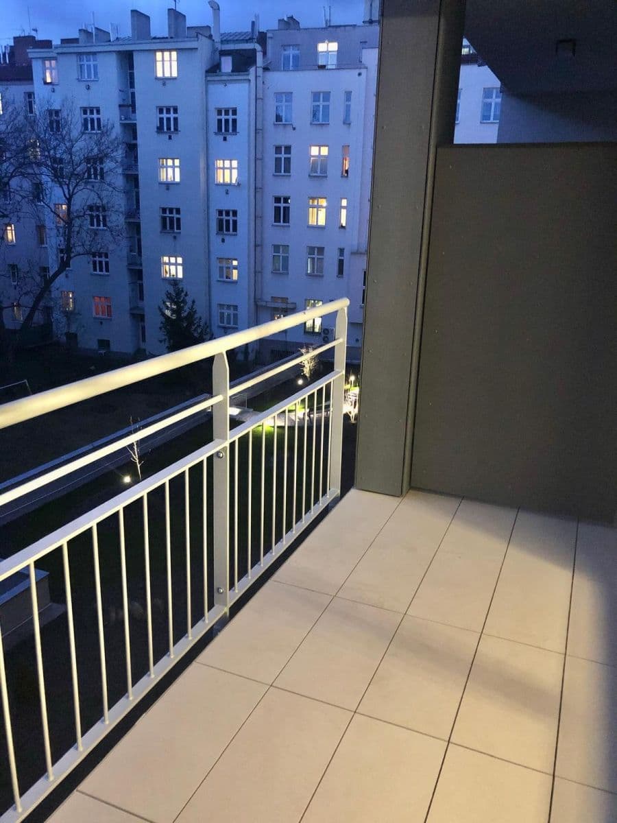 1 bedroom with open-plan kitchen flat to rent, 51 m², Bassova, Prague, Prague 1 bedroom with open-plan kitchen flat to rent, 51 m², Bassova, Prague, Prague