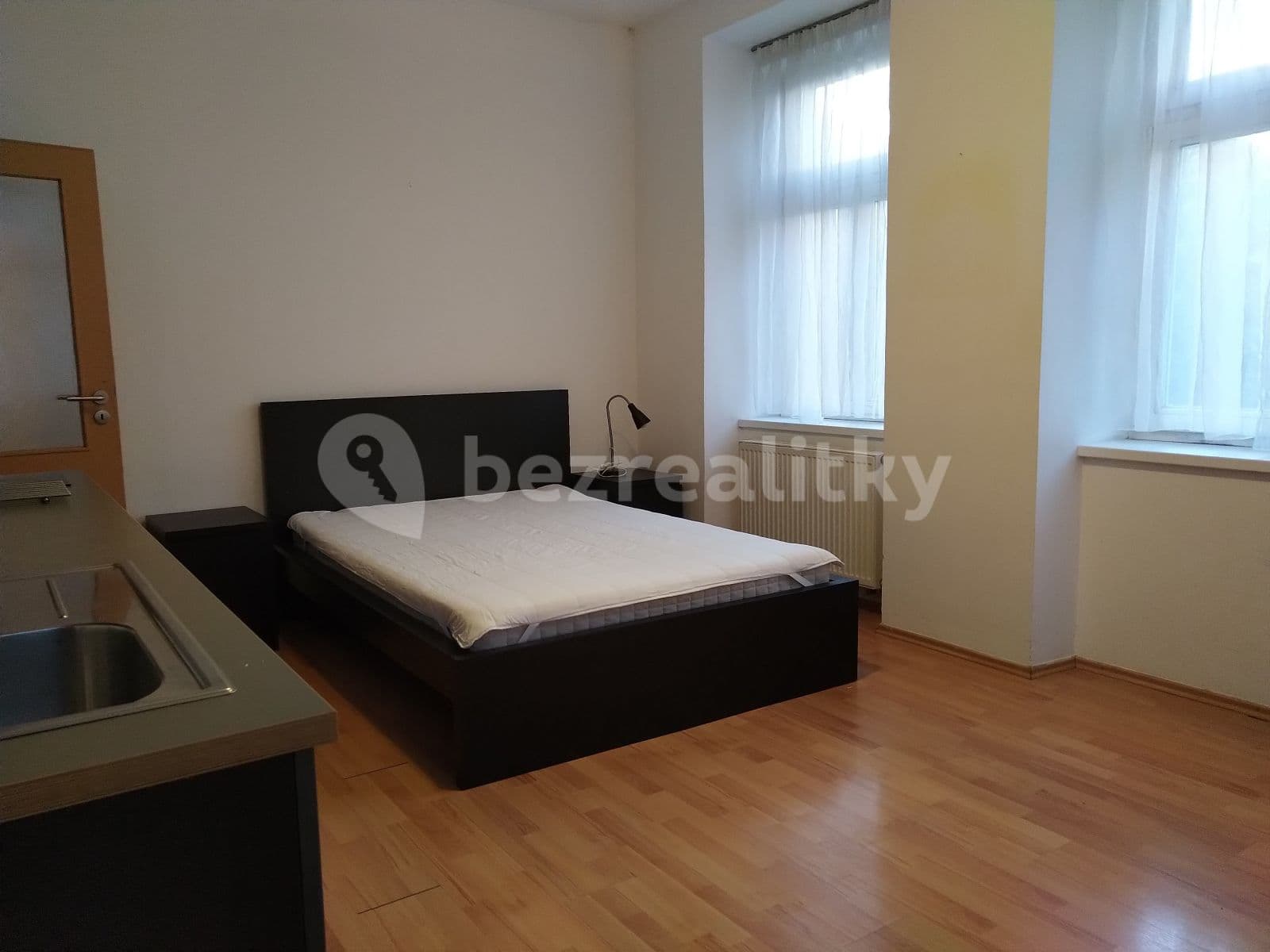 Small studio flat to rent, 35 m², Havlíčkovo Náměstí, Prague, Prague Small studio flat to rent, 35 m², Havlíčkovo Náměstí, Prague, Prague