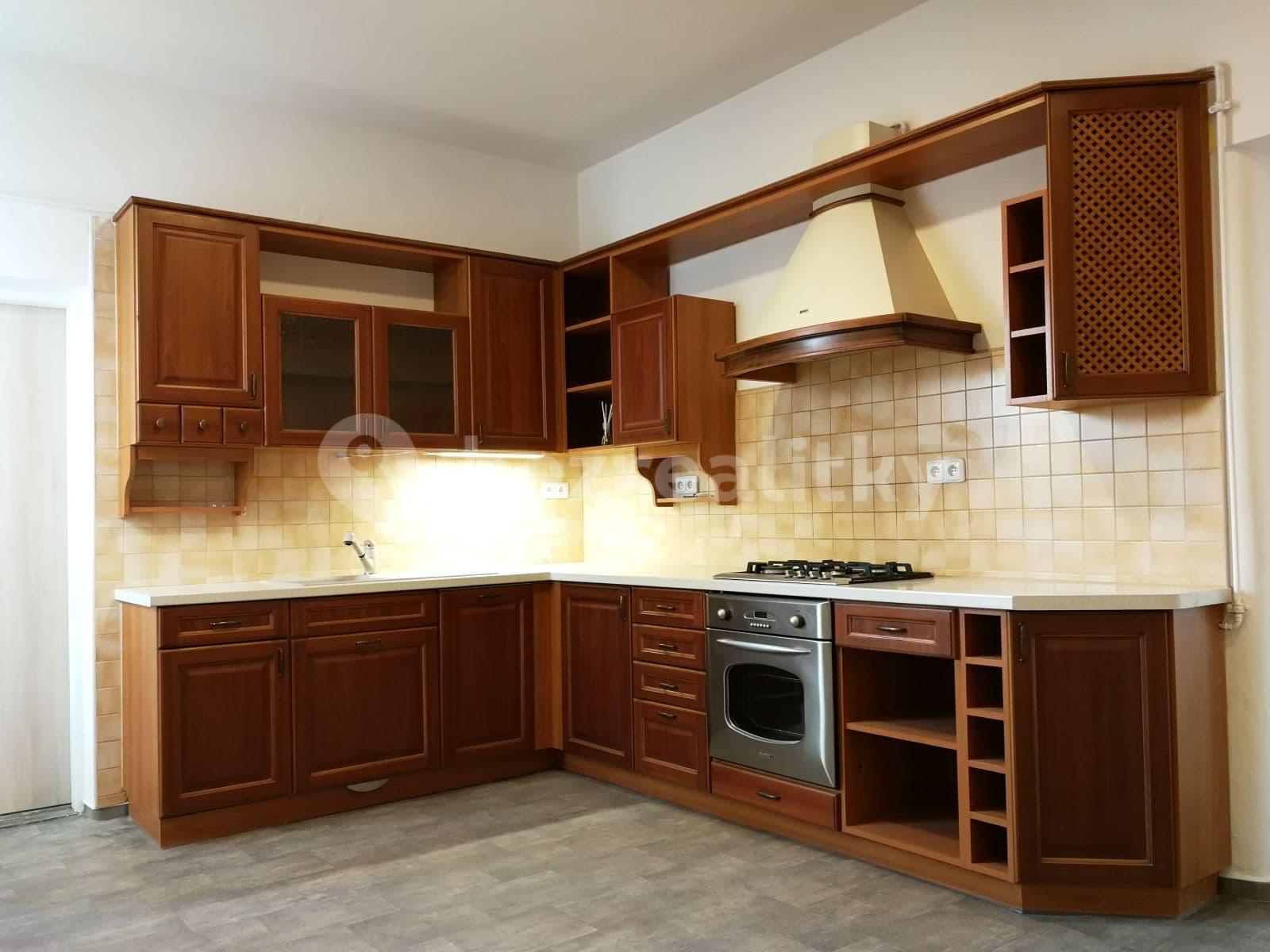 4 bedroom flat to rent, 155 m², Tř. Svobody, Olomouc, Olomoucký Region 4 bedroom flat to rent, 155 m², Tř. Svobody, Olomouc, Olomoucký Region