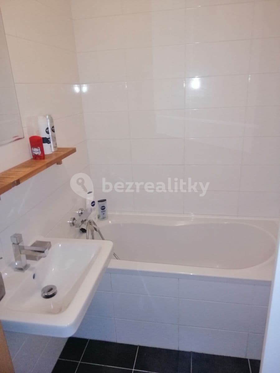 2 bedroom with open-plan kitchen flat to rent, 63 m², Komenského, Horoměřice, Středočeský Region 2 bedroom with open-plan kitchen flat to rent, 63 m², Komenského, Horoměřice, Středočeský Region