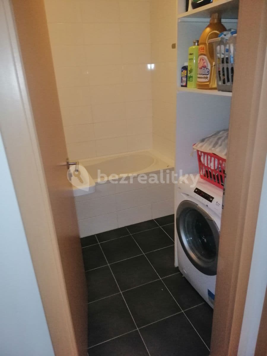 2 bedroom with open-plan kitchen flat to rent, 63 m², Komenského, Horoměřice, Středočeský Region 2 bedroom with open-plan kitchen flat to rent, 63 m², Komenského, Horoměřice, Středočeský Region