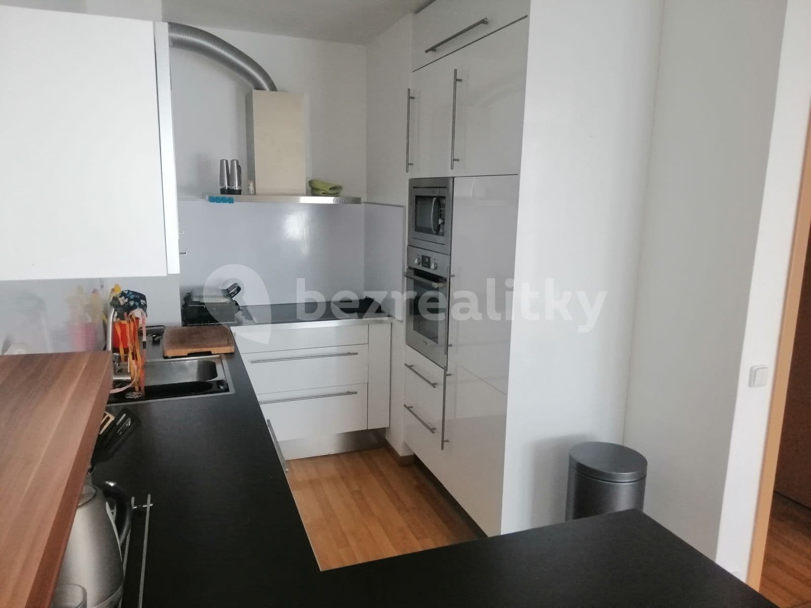 2 bedroom with open-plan kitchen flat to rent, 63 m², Komenského, Horoměřice, Středočeský Region 2 bedroom with open-plan kitchen flat to rent, 63 m², Komenského, Horoměřice, Středočeský Region