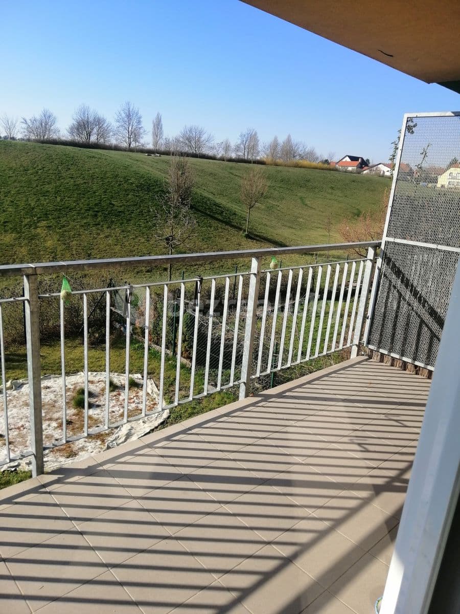 2 bedroom with open-plan kitchen flat to rent, 63 m², Komenského, Horoměřice, Středočeský Region 2 bedroom with open-plan kitchen flat to rent, 63 m², Komenského, Horoměřice, Středočeský Region