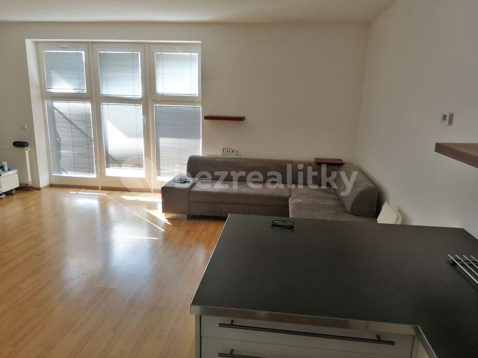 2 bedroom with open-plan kitchen flat to rent, 63 m², Komenského, Horoměřice, Středočeský Region 2 bedroom with open-plan kitchen flat to rent, 63 m², Komenského, Horoměřice, Středočeský Region