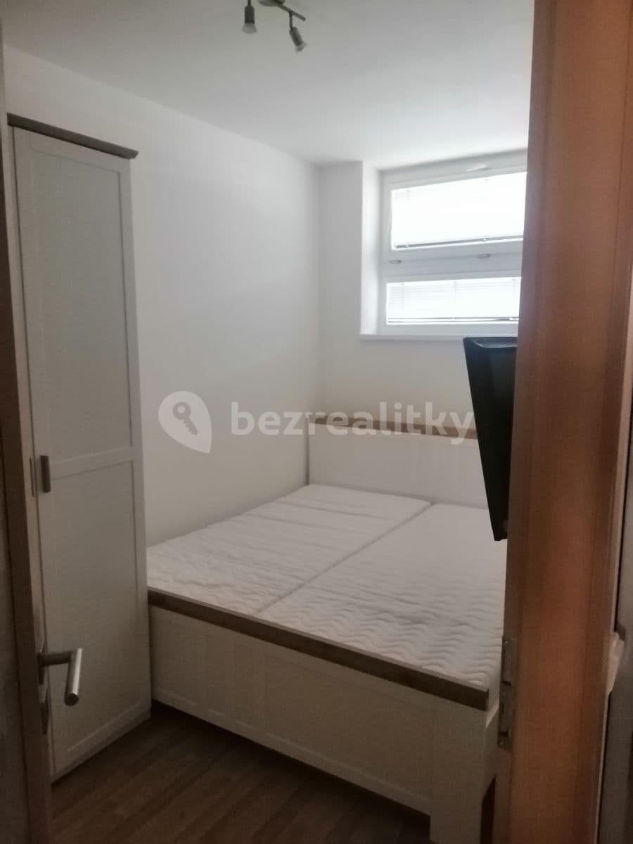 2 bedroom with open-plan kitchen flat to rent, 63 m², Komenského, Horoměřice, Středočeský Region 2 bedroom with open-plan kitchen flat to rent, 63 m², Komenského, Horoměřice, Středočeský Region
