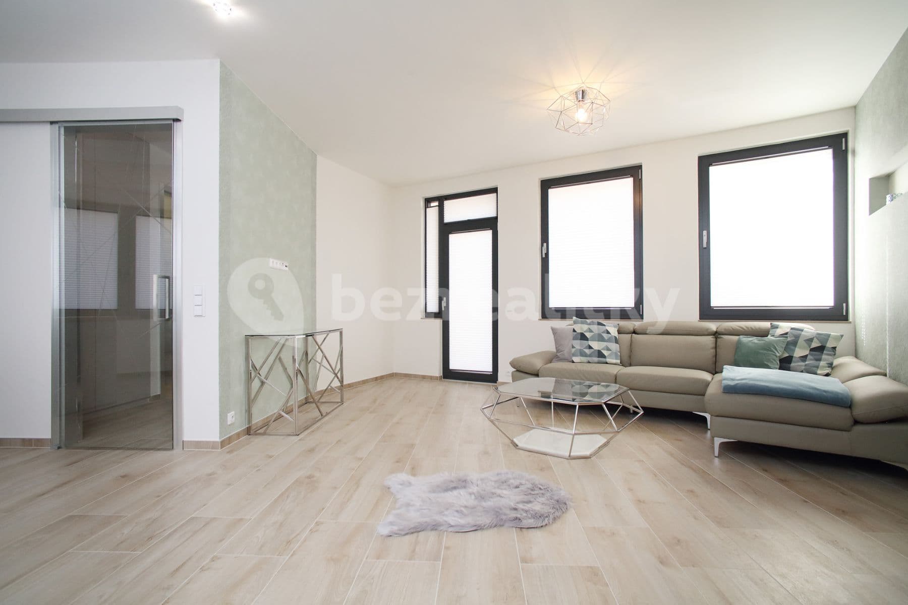 2 bedroom with open-plan kitchen flat to rent, 102 m², Biskupský Dvůr, Prague, Prague 2 bedroom with open-plan kitchen flat to rent, 102 m², Biskupský Dvůr, Prague, Prague