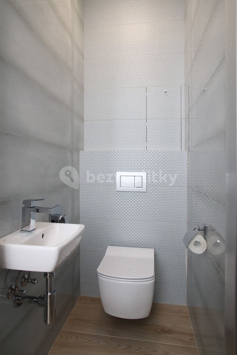 2 bedroom with open-plan kitchen flat to rent, 102 m², Biskupský Dvůr, Prague, Prague 2 bedroom with open-plan kitchen flat to rent, 102 m², Biskupský Dvůr, Prague, Prague