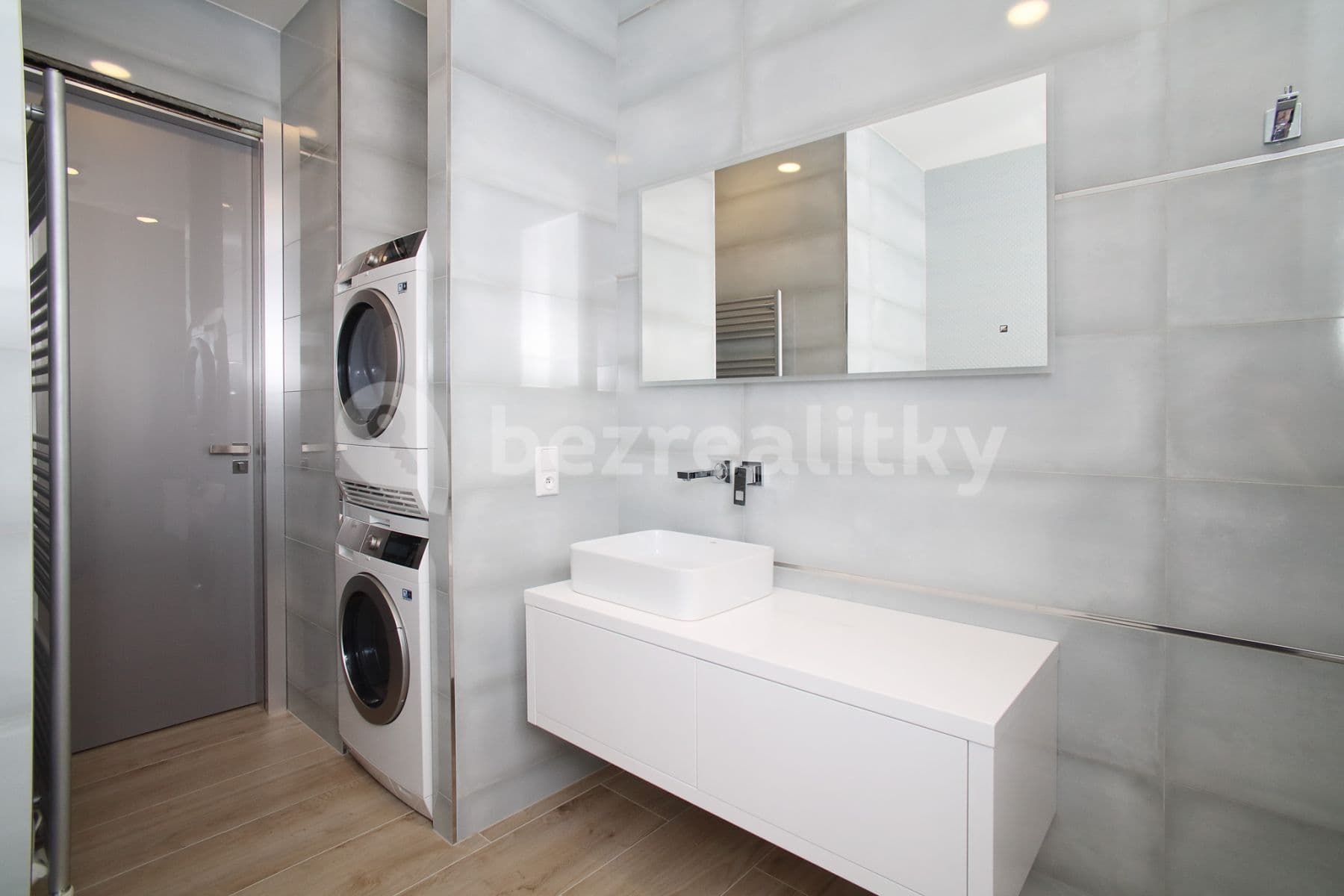 2 bedroom with open-plan kitchen flat to rent, 102 m², Biskupský Dvůr, Prague, Prague 2 bedroom with open-plan kitchen flat to rent, 102 m², Biskupský Dvůr, Prague, Prague