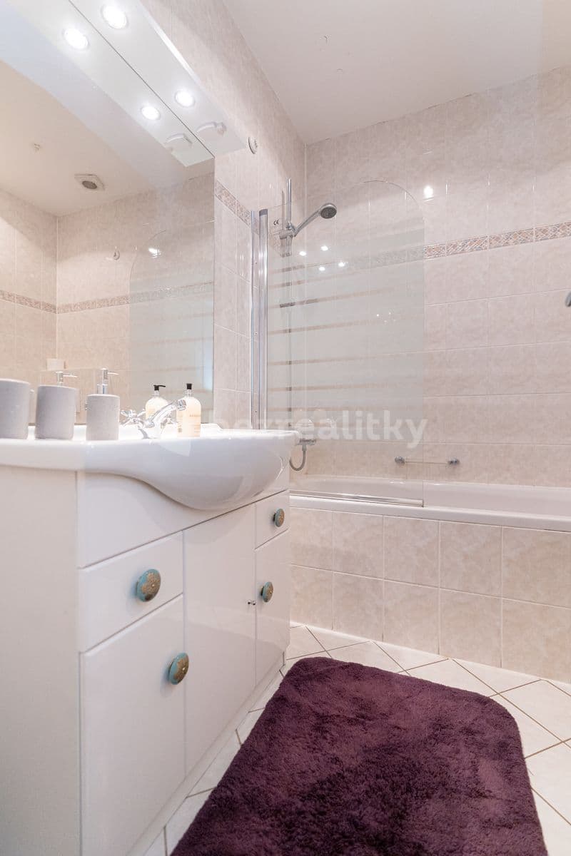 2 bedroom flat to rent, 68 m², Jana Masaryka, Prague, Prague 2 bedroom flat to rent, 68 m², Jana Masaryka, Prague, Prague