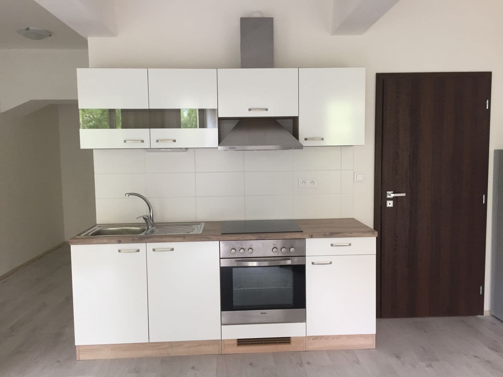 Studio flat to rent, 37 m², Jankovcova, Prague, Prague Studio flat to rent, 37 m², Jankovcova, Prague, Prague