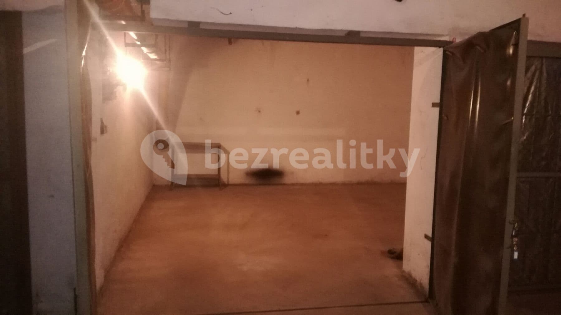 garage to rent, 17 m², Dašická, Pardubice, Pardubický Region garage to rent, 17 m², Dašická, Pardubice, Pardubický Region