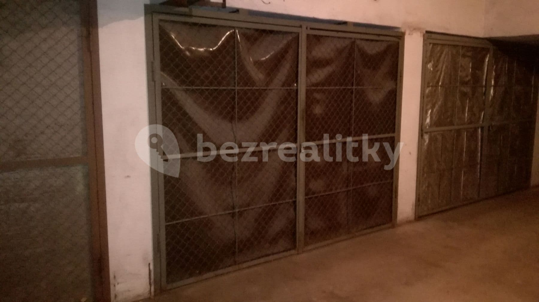 garage to rent, 17 m², Dašická, Pardubice, Pardubický Region garage to rent, 17 m², Dašická, Pardubice, Pardubický Region