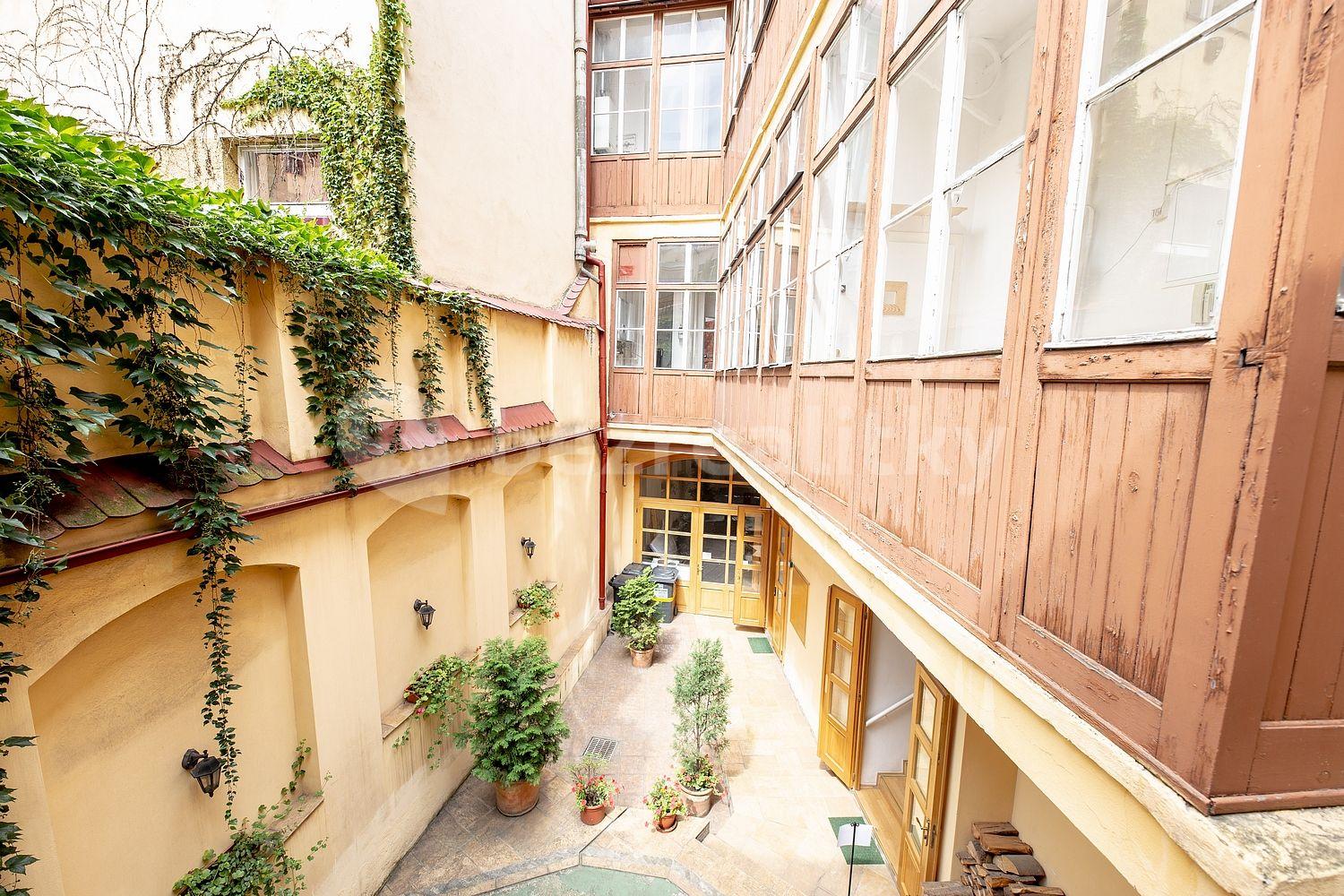 Studio flat to rent, 37 m², Klimentská, Prague, Prague