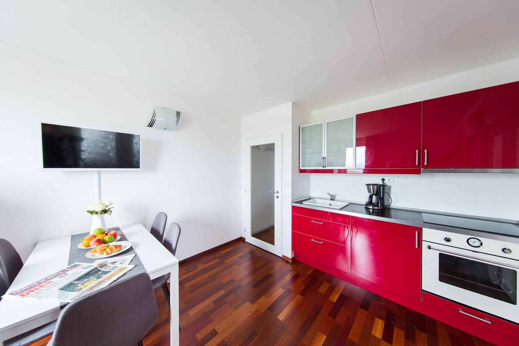 2 bedroom with open-plan kitchen flat to rent, 52 m², Molákova, Prague, Prague 2 bedroom with open-plan kitchen flat to rent, 52 m², Molákova, Prague, Prague