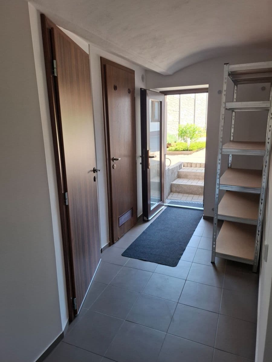 1 bedroom with open-plan kitchen flat to rent, 35 m², Na Návsi, Čestlice, Středočeský Region 1 bedroom with open-plan kitchen flat to rent, 35 m², Na Návsi, Čestlice, Středočeský Region