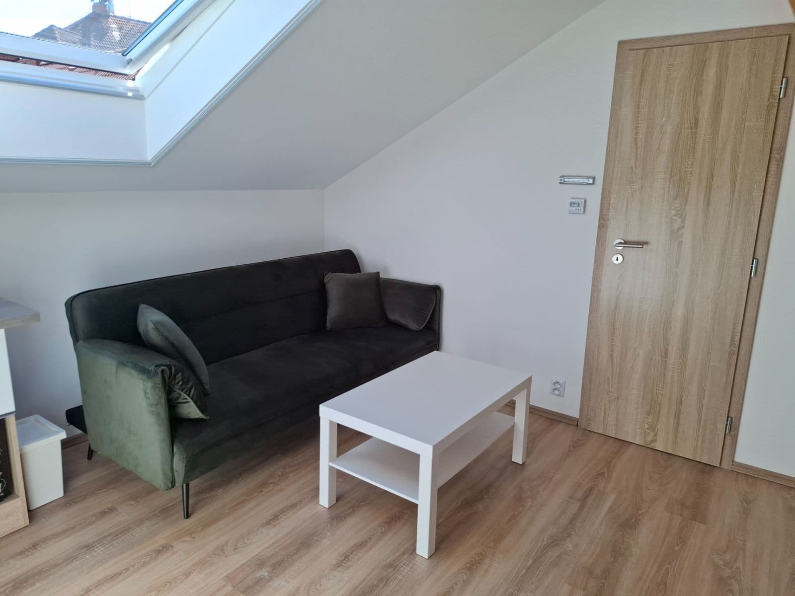 1 bedroom with open-plan kitchen flat to rent, 35 m², Na Návsi, Čestlice, Středočeský Region 1 bedroom with open-plan kitchen flat to rent, 35 m², Na Návsi, Čestlice, Středočeský Region