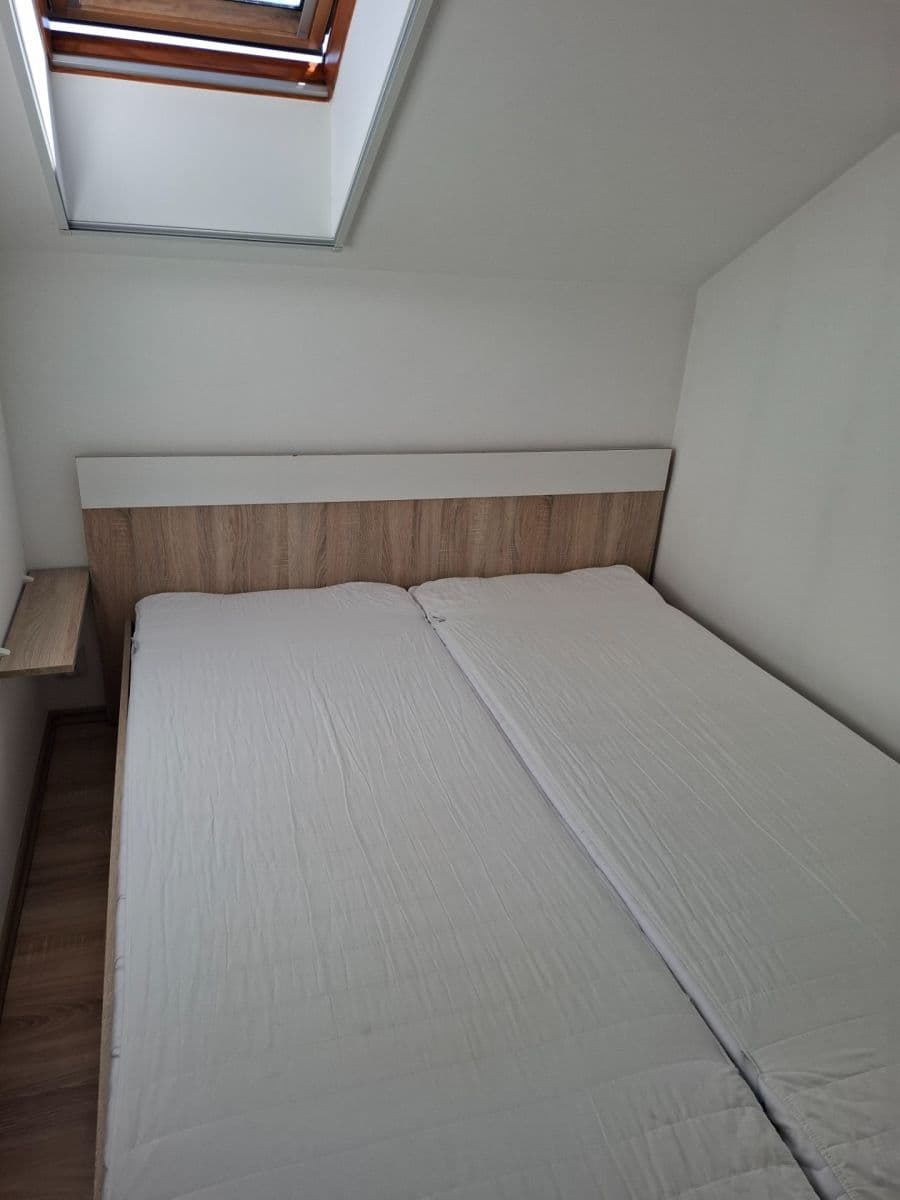 1 bedroom with open-plan kitchen flat to rent, 35 m², Na Návsi, Čestlice, Středočeský Region 1 bedroom with open-plan kitchen flat to rent, 35 m², Na Návsi, Čestlice, Středočeský Region