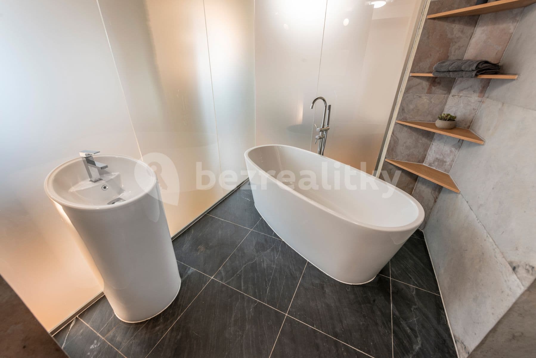 Studio flat to rent, 59 m², Náměstí Na Balabence, Prague, Prague Studio flat to rent, 59 m², Náměstí Na Balabence, Prague, Prague