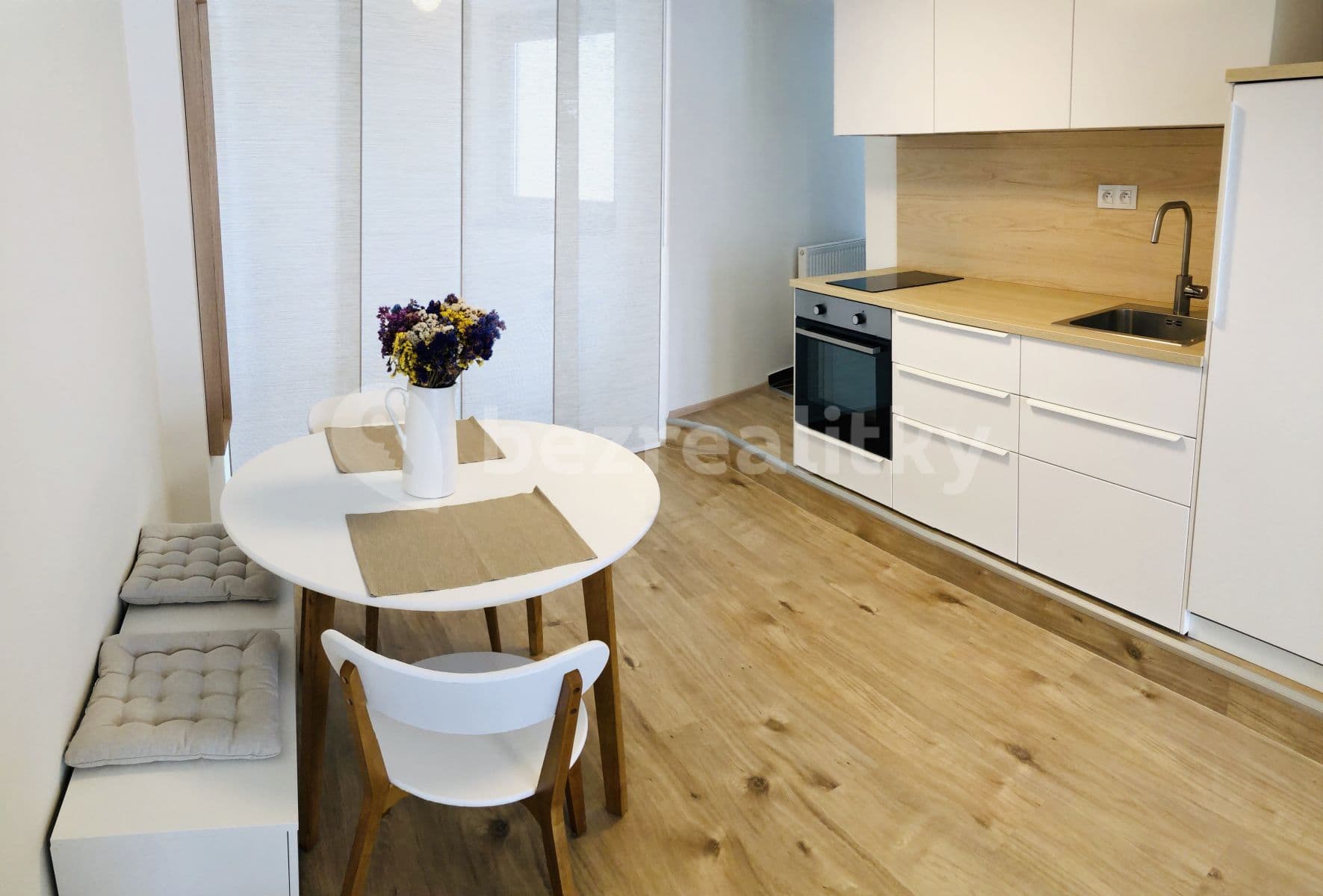 1 bedroom with open-plan kitchen flat to rent, 41 m², Rostislavova, Prague, Prague 1 bedroom with open-plan kitchen flat to rent, 41 m², Rostislavova, Prague, Prague